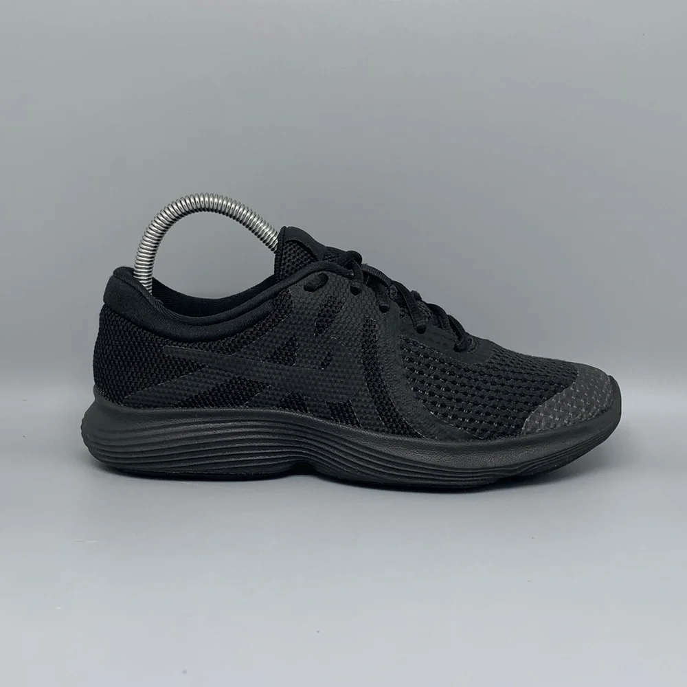 Nike Revolution 4 Black Running Shoes 943309-004 Youth 6Y Women's Sz 7.5‎